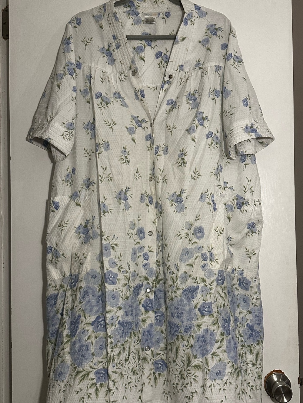 White Short-Sleeve Floral House Coat with Blue Flowers